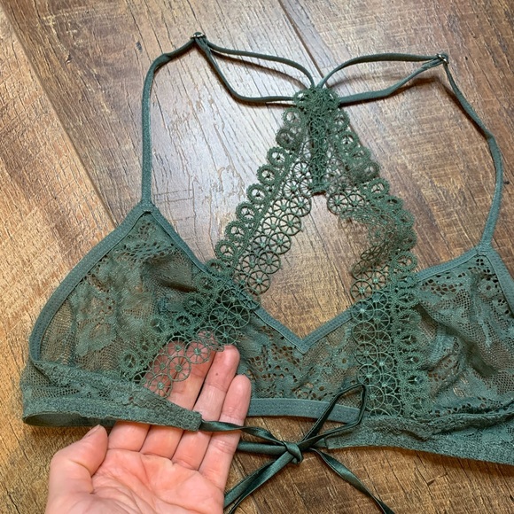 NWOT VS unlined lace bralette & matching panty - Picture 12 of 16
